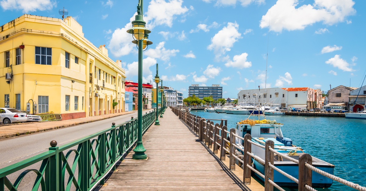 blog_all-about-barbadian-life-and-how-to-navigate-it-as-an-expat_TerraLuxury-357090-Barbados-SHopping-Pier-Image1